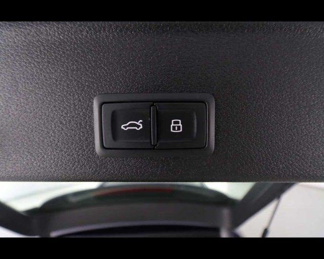 AUDI A4 Avant 35 TFSI S tronic S line edition