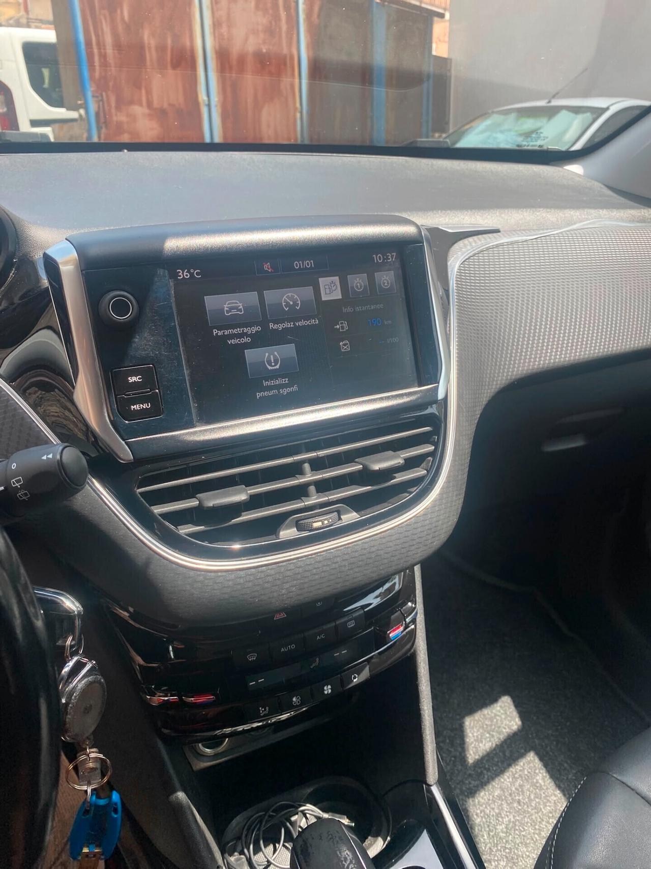 Peugeot 2008 BlueHDi 100 S&S Allure