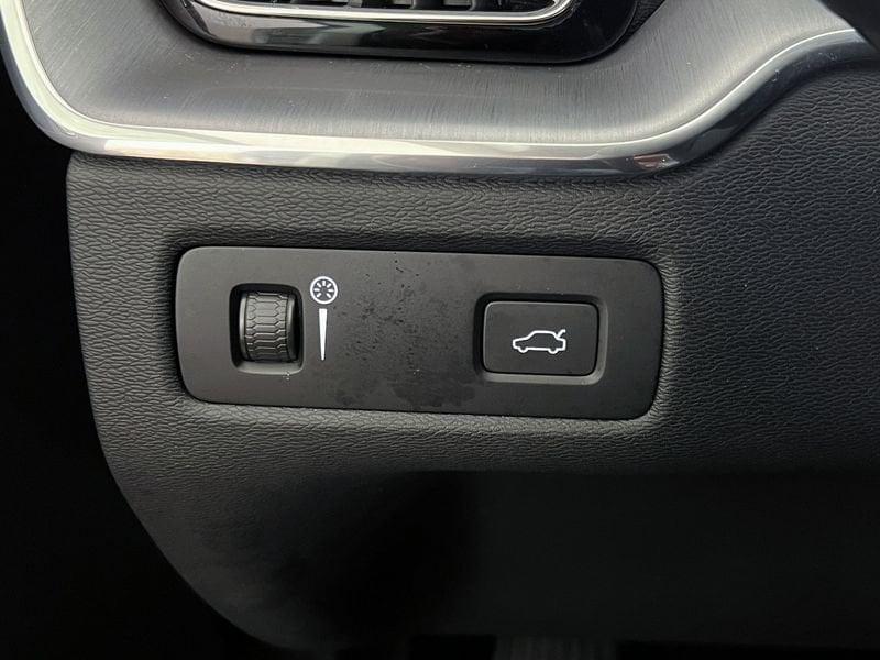 Volvo XC60 B4 D AWD automatico Momentum