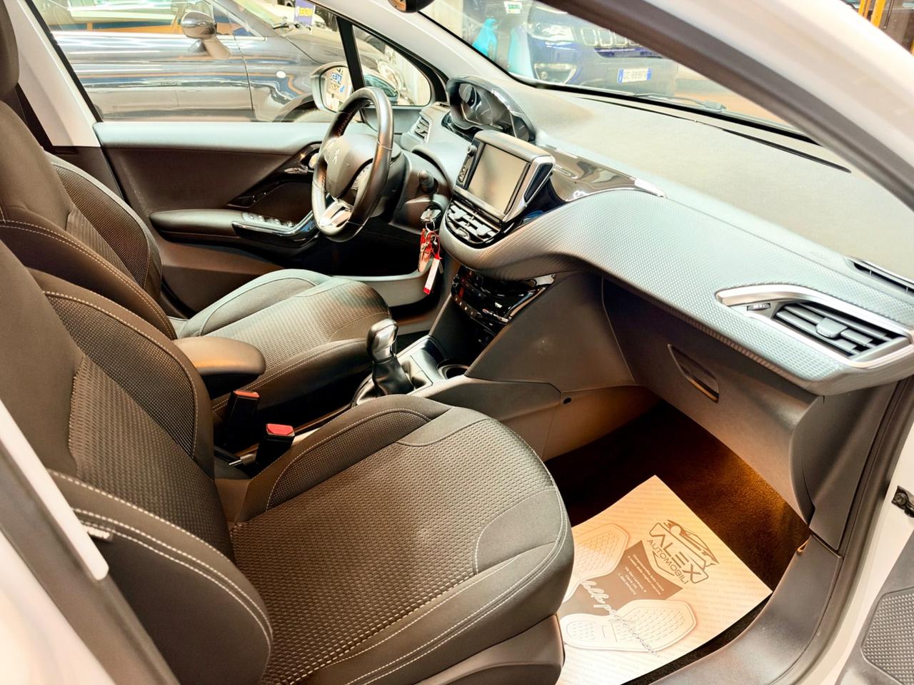 Peugeot 208 1.6HDi 100cv Neopat. E6
