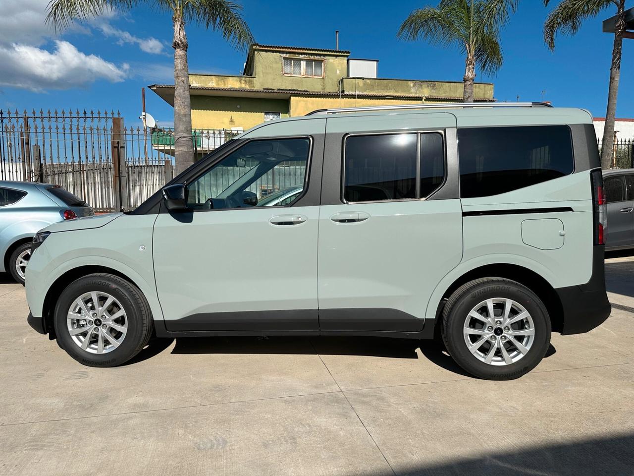 Ford Tourneo Courier 1.0 EcoBoost Titanium