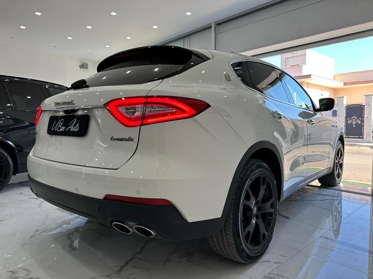 Maserati Levante 3.0 V6 Granlusso 250cv Q4 *tetto*