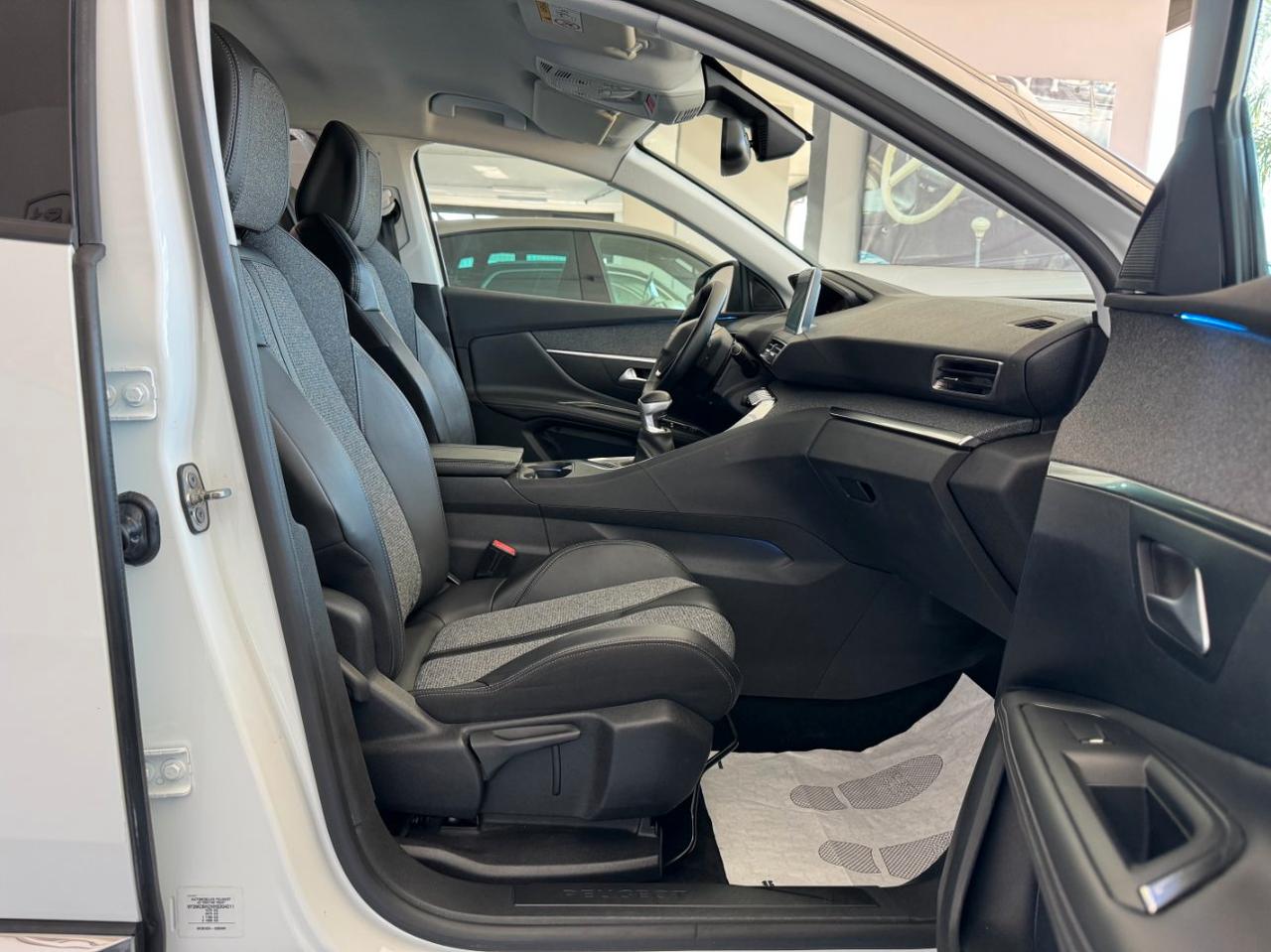Peugeot 3008 1.6 hdi Allure 120cv Carplay Cockpit Uniprop