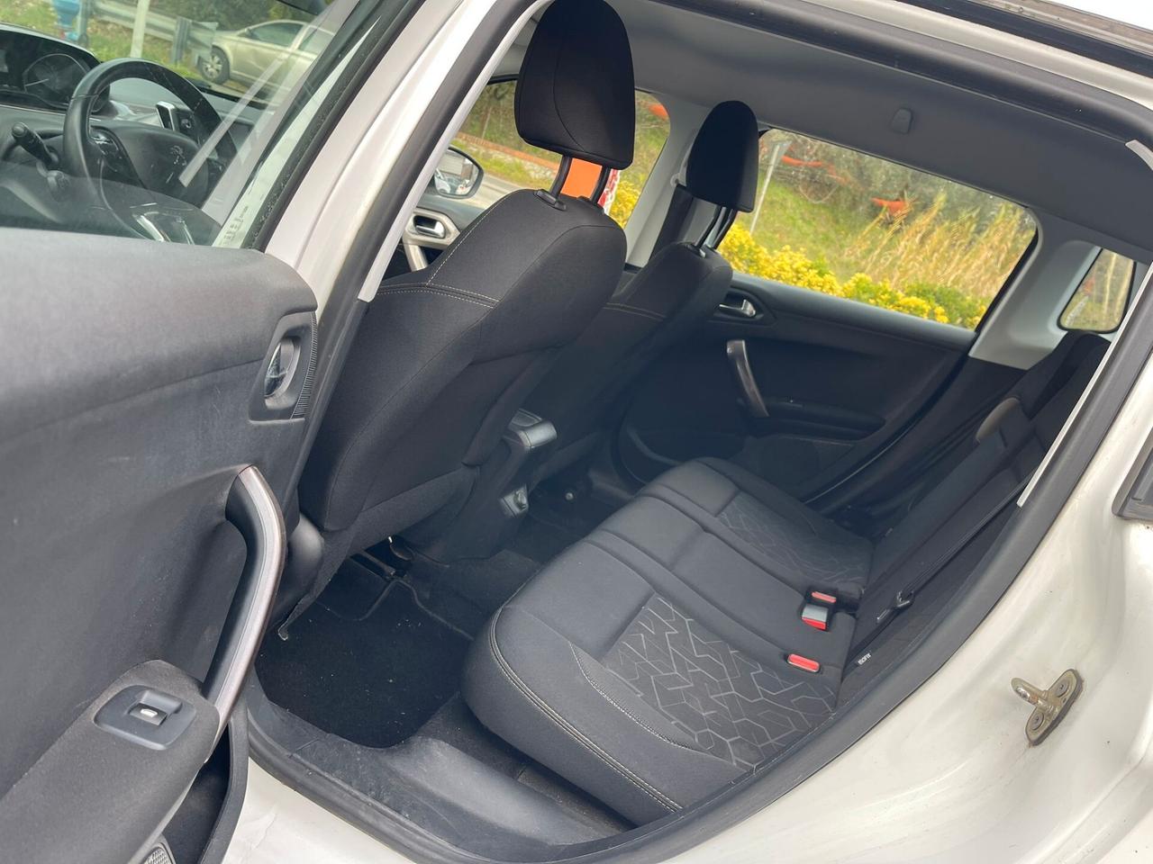 Peugeot 2008 1.2 VTi 82CV Allure