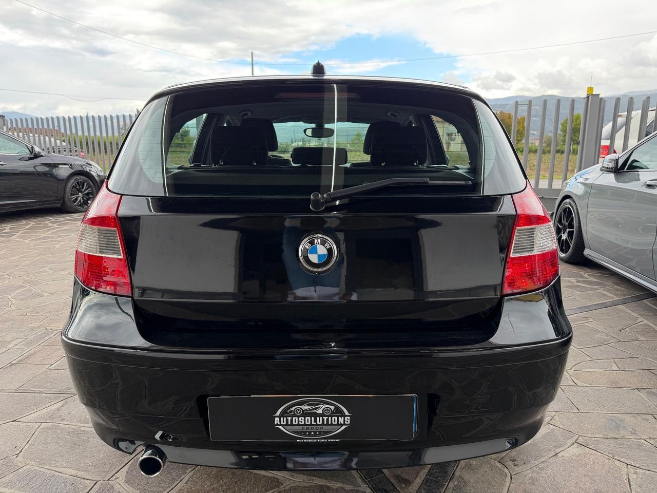 BMW 116i Futura 116cv Total Black okneopatentati