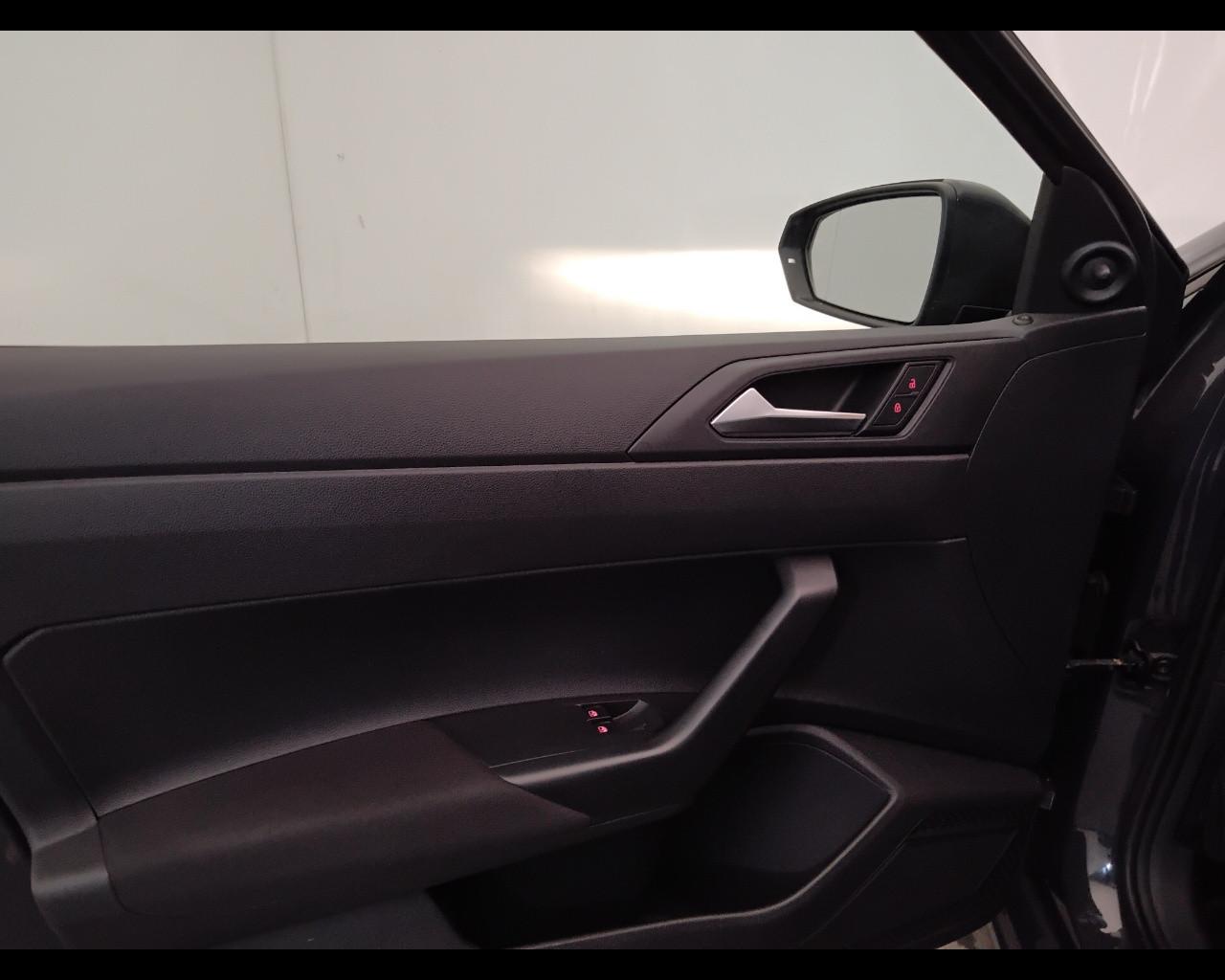 VOLKSWAGEN Polo VI 2017 - Polo 5p 1.0 mpi Trendline 65cv