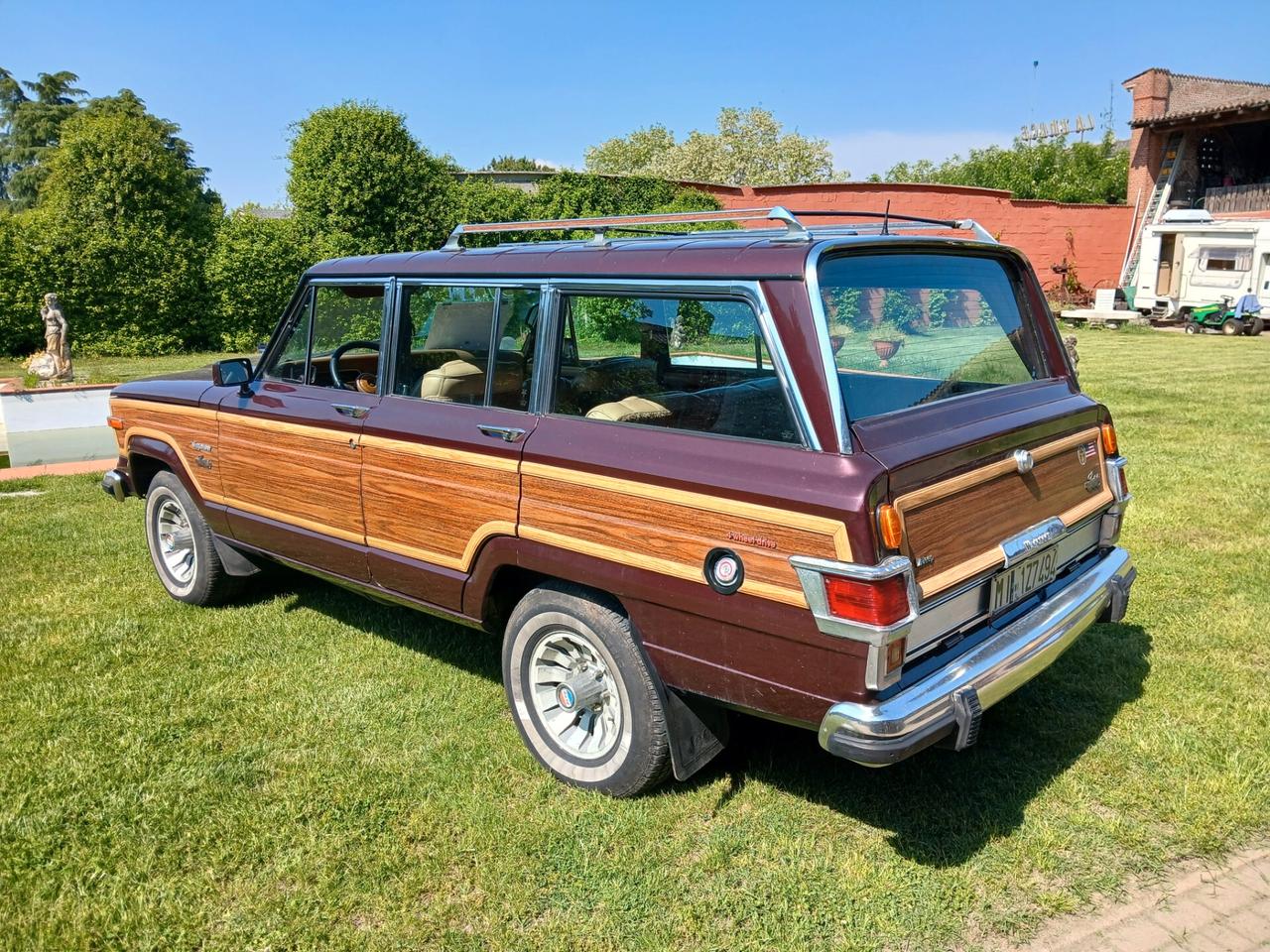 Jeep Wagoneer Limited 5.9 V8