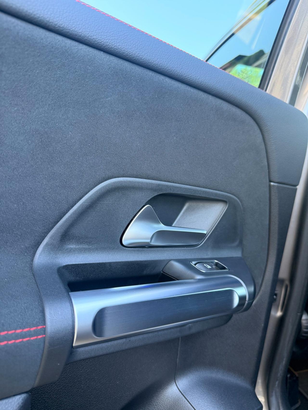 Mercedes-benz GLB 220 d Premium 4matic auto AMG con LUCI SOFFUSE,TELECAMERA,APPLE CARPLAY,NAVI,VIRTUAL COCKPIT,SCHERMO