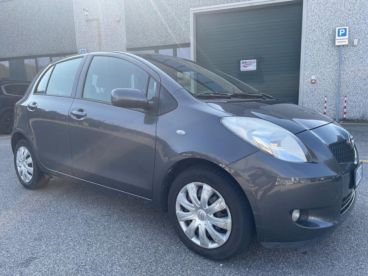 Toyota Yaris 1.3 5 porte Navi*Automatik*Solo 86000*