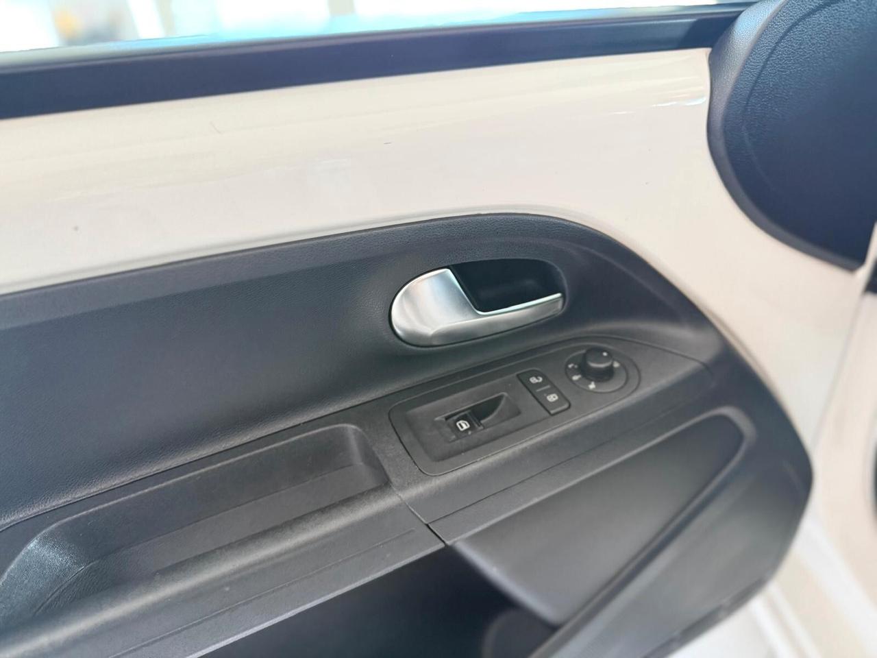 Volkswagen up! 1.0 METANO 2014