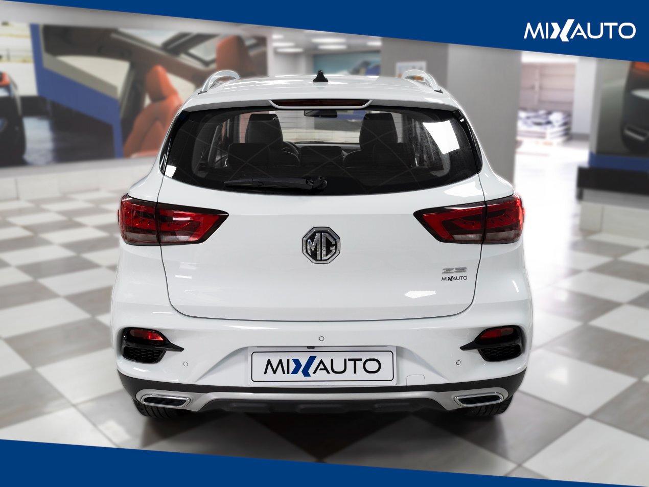 Mg ZS 1.5L 5MT Luxury