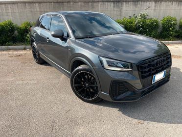Audi Q2 40 TFSI quattro S tronic Identity Black