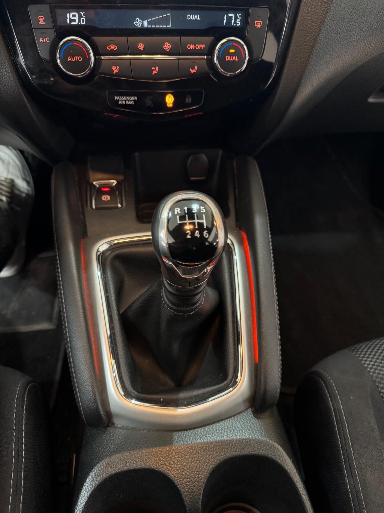 Nissan Qashqai 1.5 dCi N-Connecta TETTO-NAVI-XENON