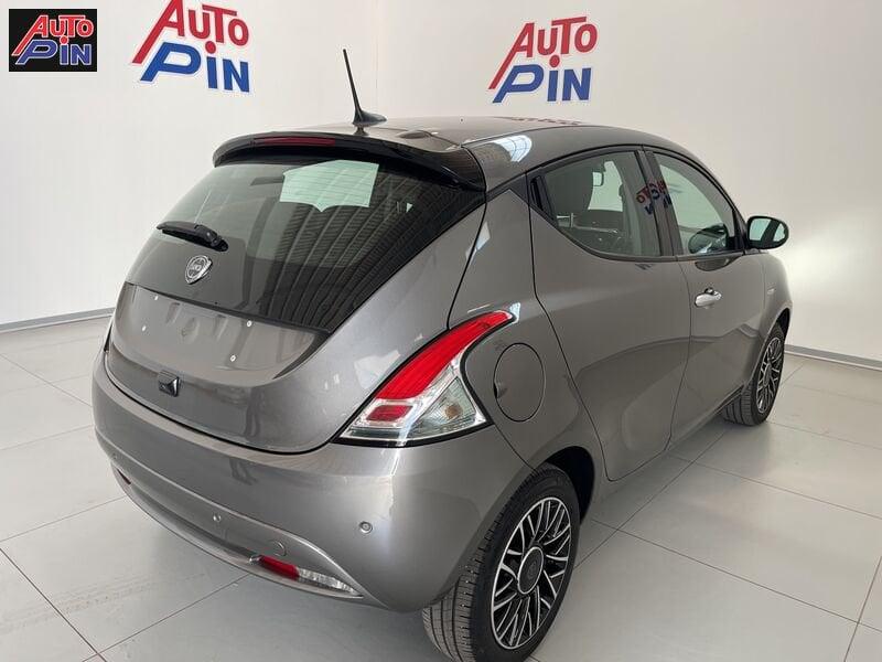 Lancia Ypsilon 1.0 FireFly 5 porte S&S Hybrid Platino