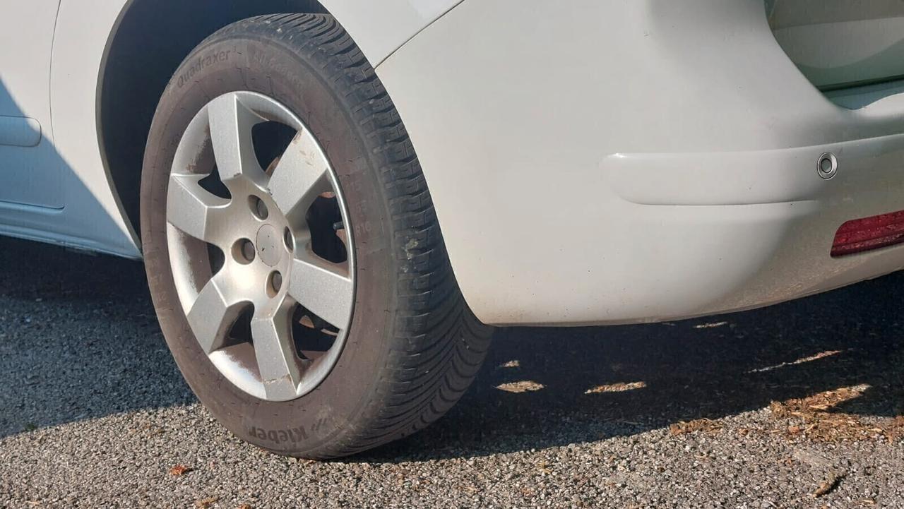 Peugeot 5008 1.6 Diesel 7 Posti Neopatentati