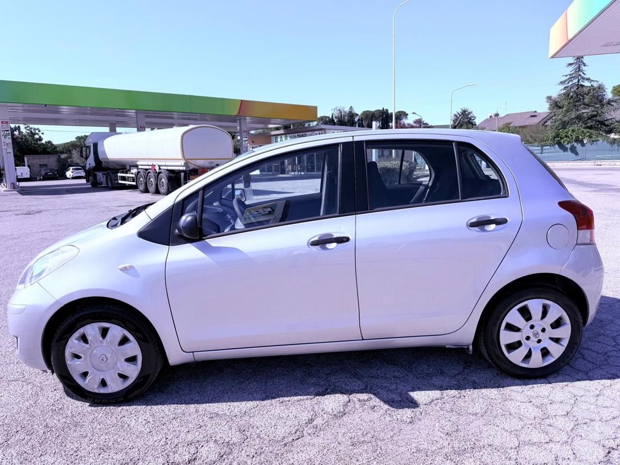 Toyota Yaris 1.0 5 porte Ok neopatentati