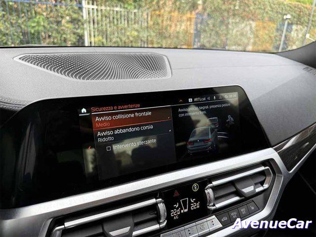 BMW 330 i xdrive Luxury BERLINA CILINDRATA 2.000