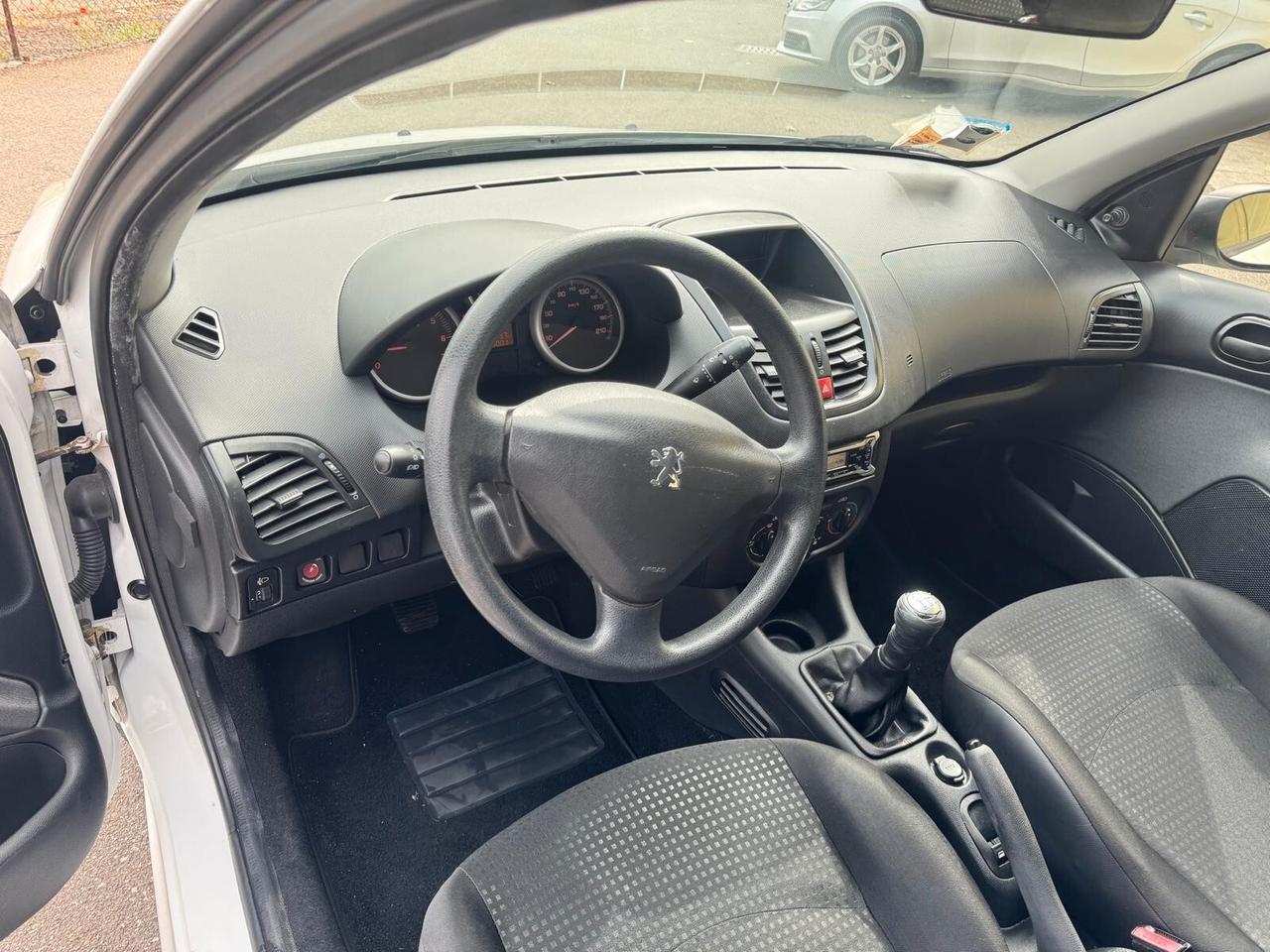 Peugeot 206 2010 1.1 60CV Benz 5p. 159.000 KM