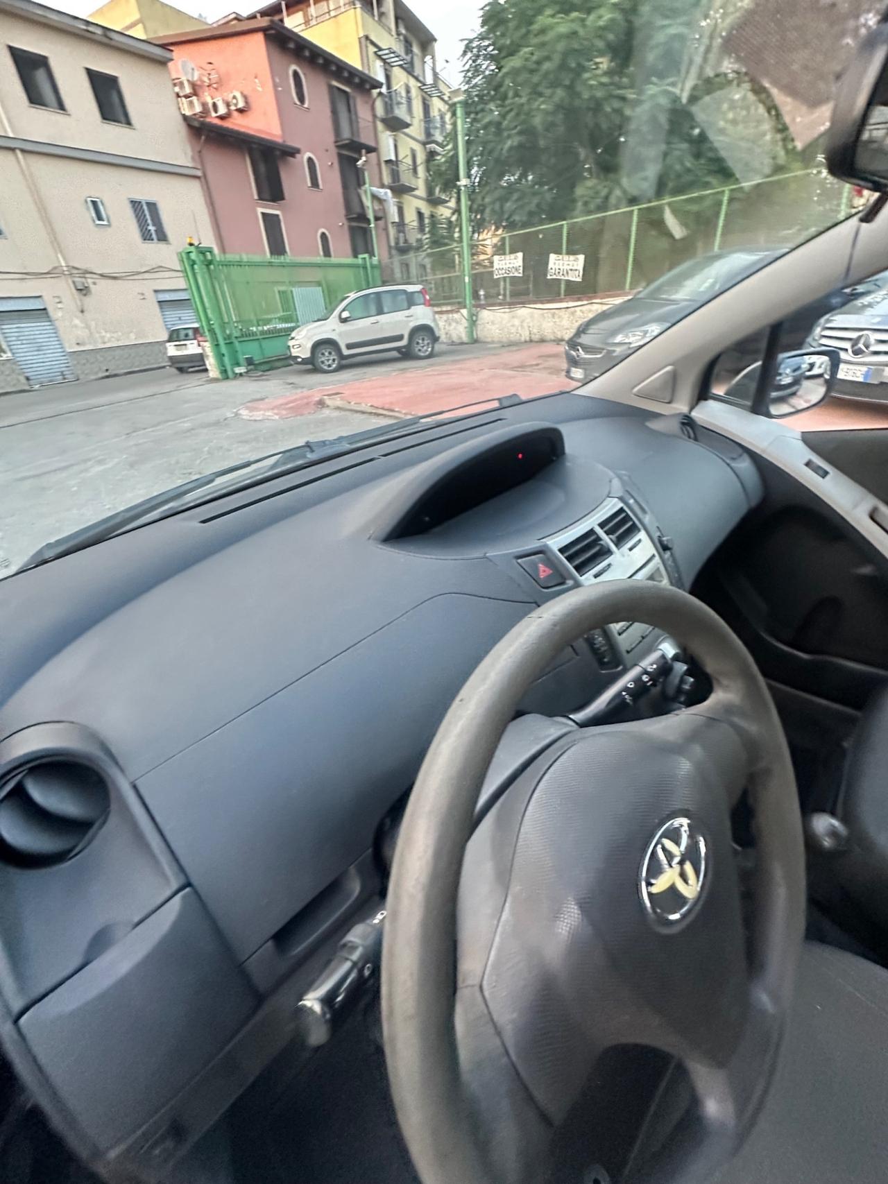 Toyota Yaris 1.0 5 porte Now