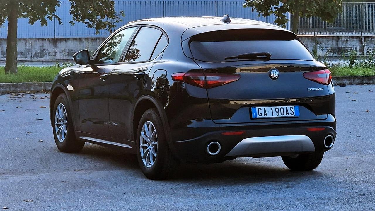 Alfa Romeo Stelvio 2.2 Turbodiesel 160 CV AT8 RWD