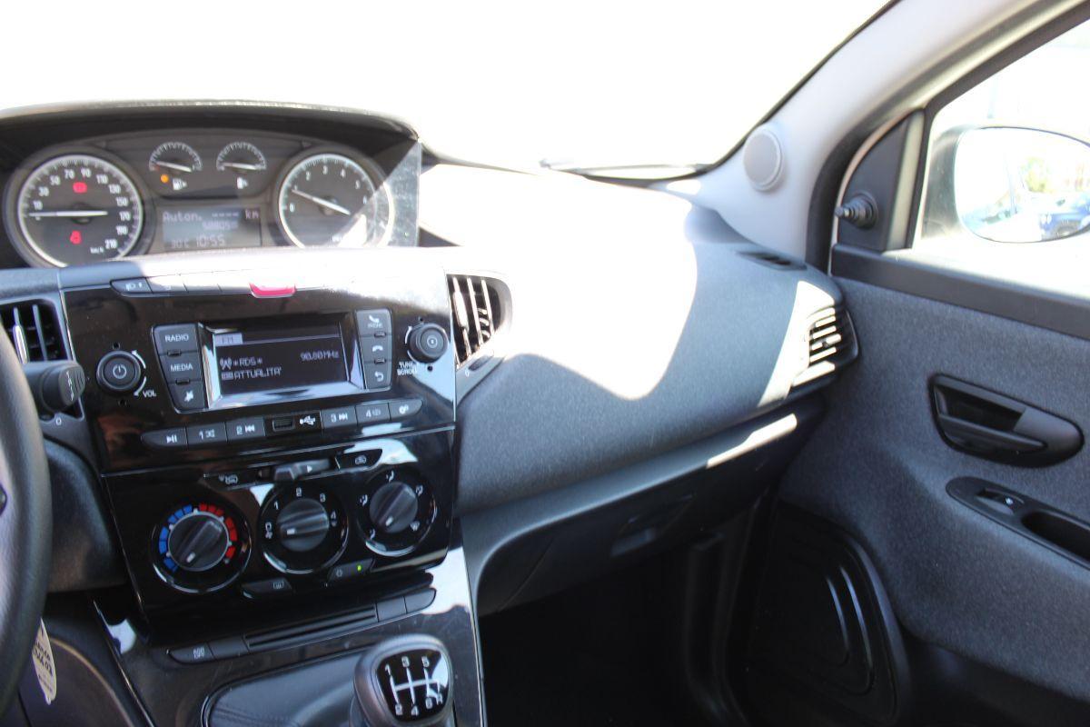 LANCIA - Ypsilon - 1.0 FireFly 5p.S&S Hyb. Platino