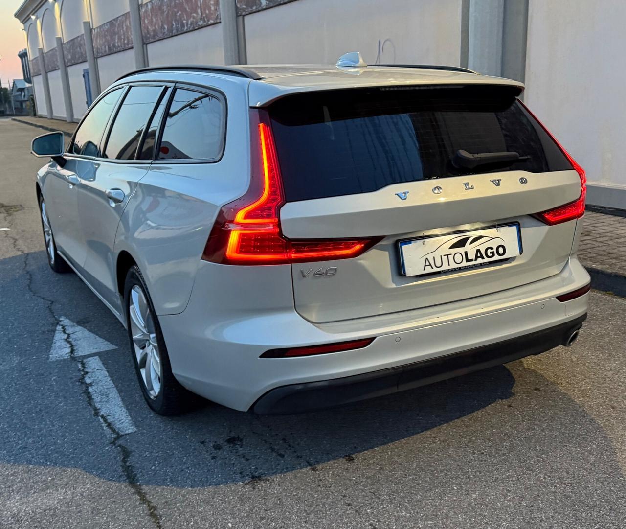 Volvo V60 2.0 tdi 150 cv Geartronic R-design 2019