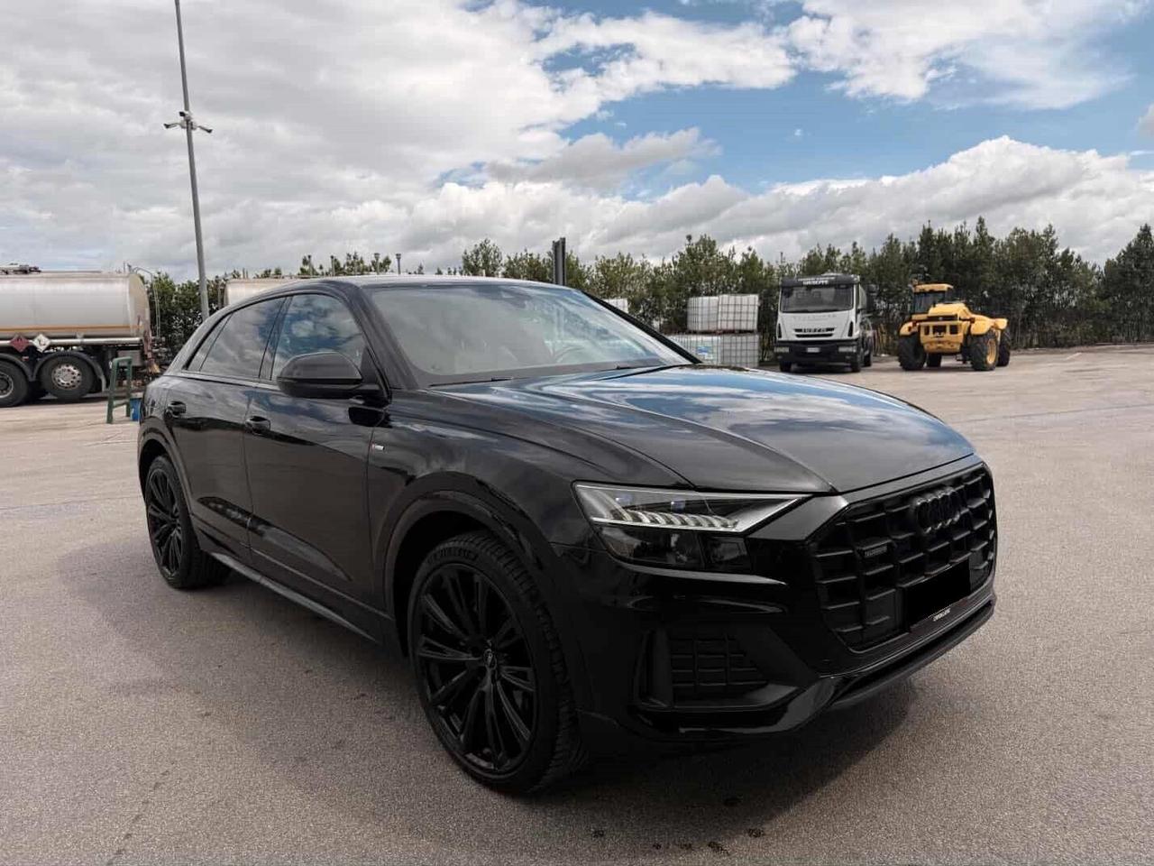 Audi Q8 50 TDI IDENTITY BLACK/23" RSQ8/PELLE/S-LINE