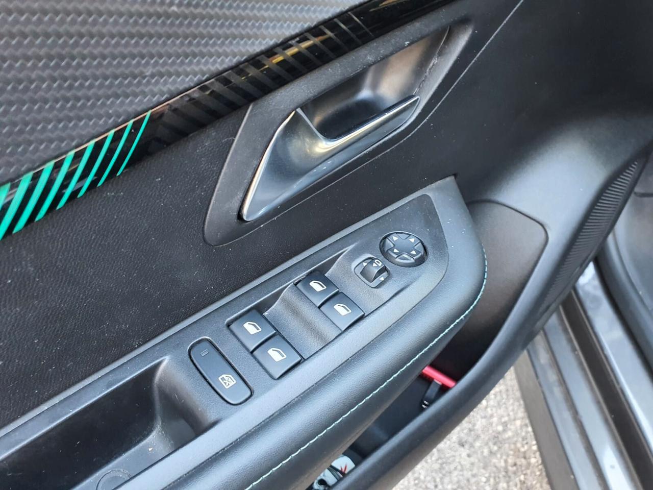 Peugeot 208 1.2 100cv/LED/NAVI/RETROCAMERA/ETC