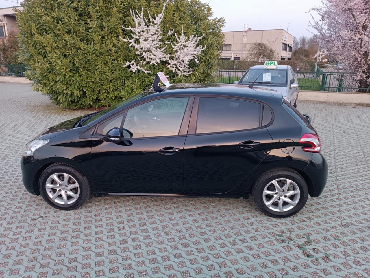 Peugeot 208 1.4 HDi 68 CV 5 porte Active