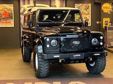 Land Rover Defender 110 2.4 TD4 Station Wagon SE