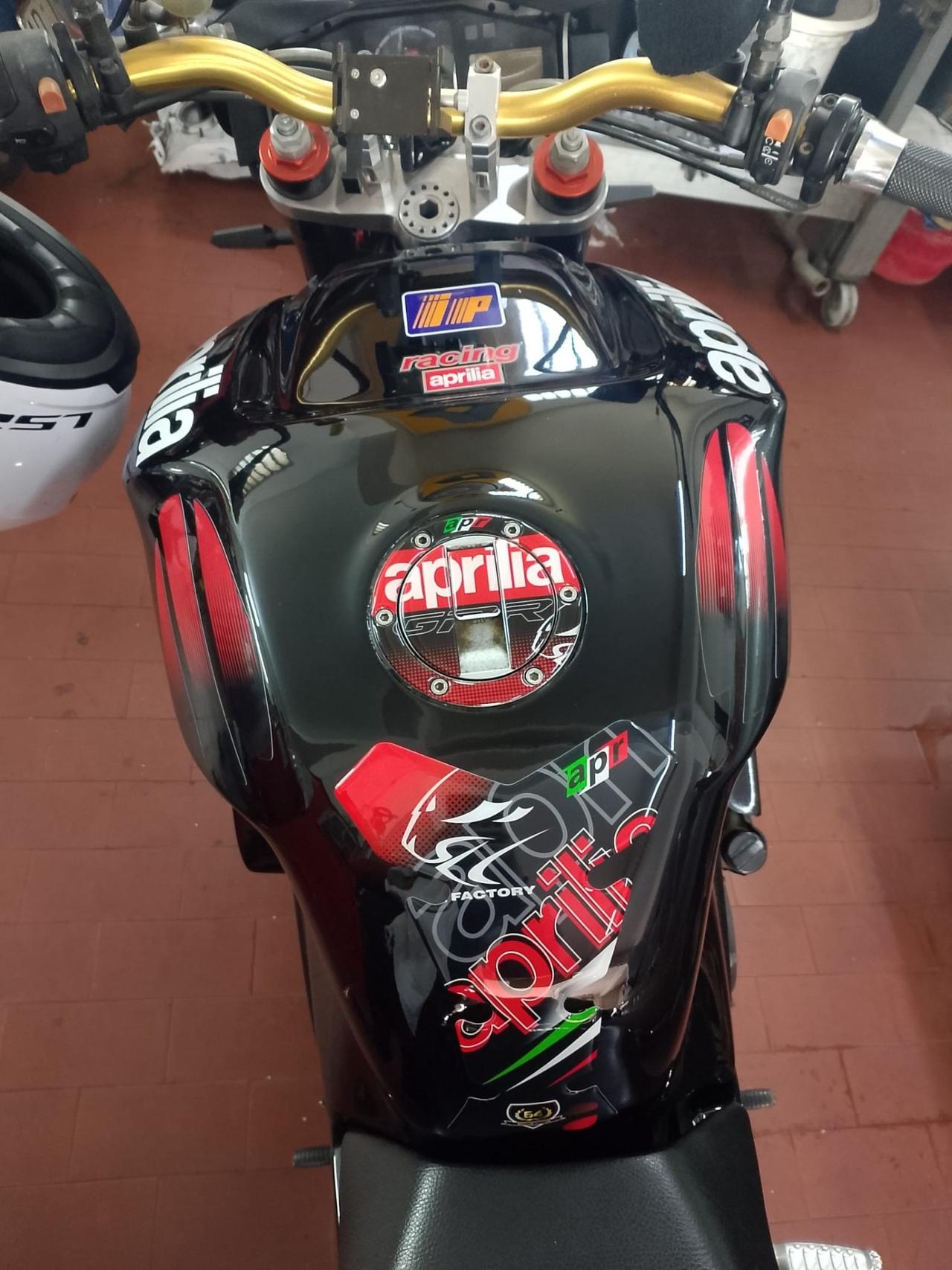 Aprilia Tuono V4 R