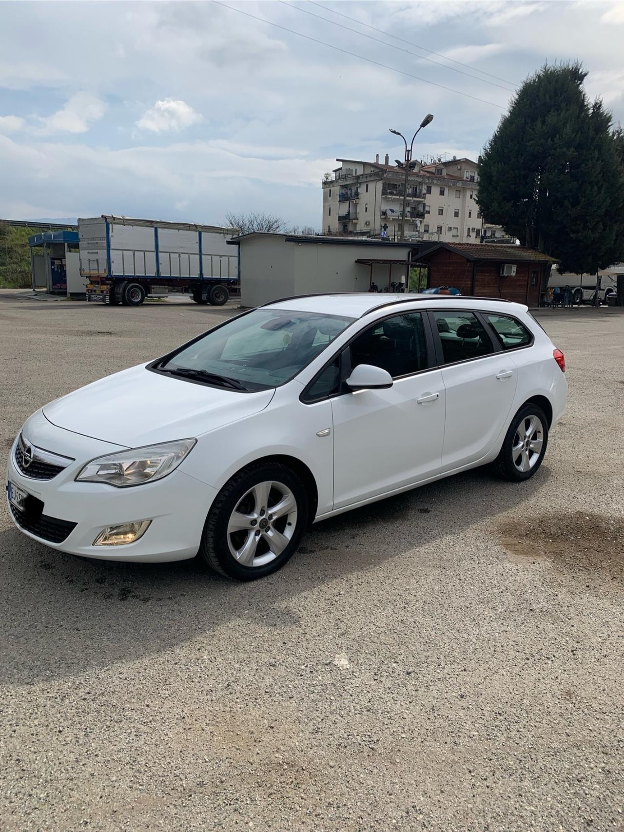 Opel Astra 1.7 CDTI 110CV Sports Tourer Cosmo