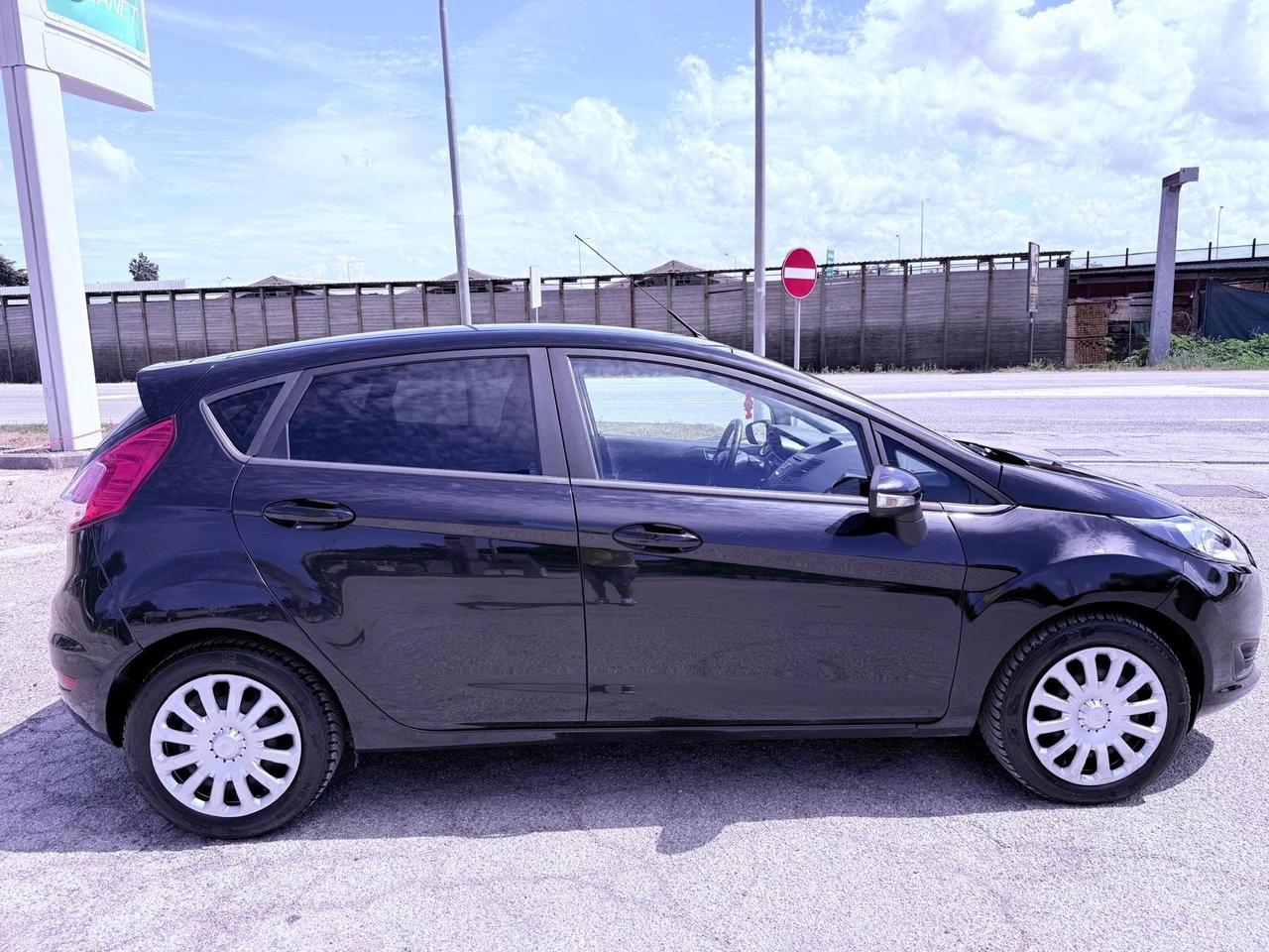 Ford Fiesta 1.5 TDCi 75CV 5 porte Black & White Edition