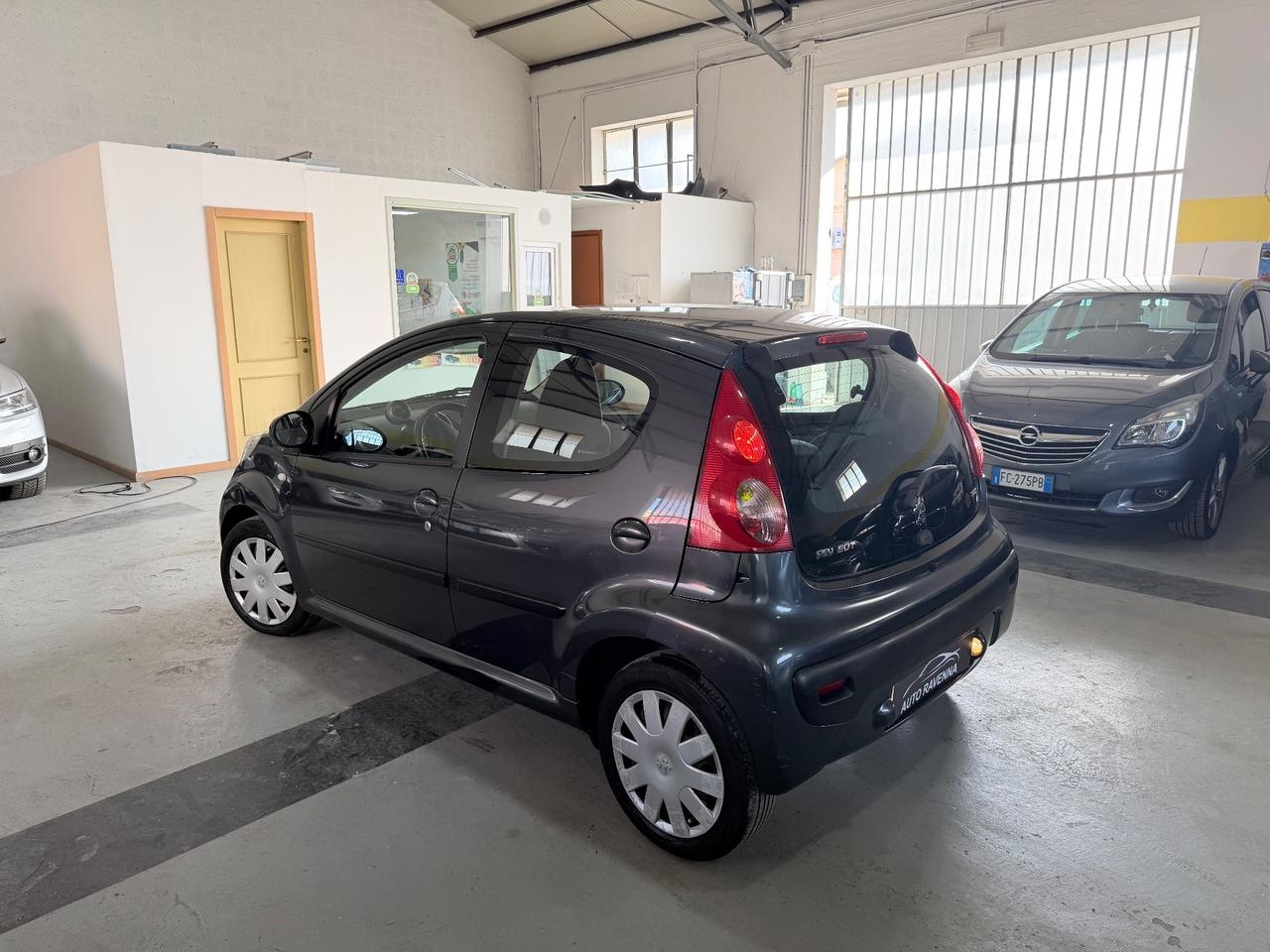 Peugeot 107 1.0 68CV 5p. Sweet Years neopatentati