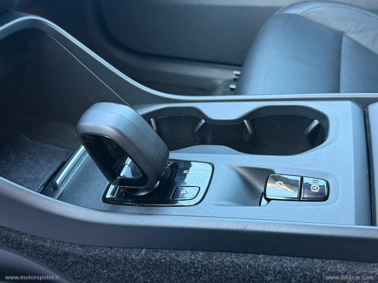 VOLVO XC40 T2 Geartronic Momentum Pro