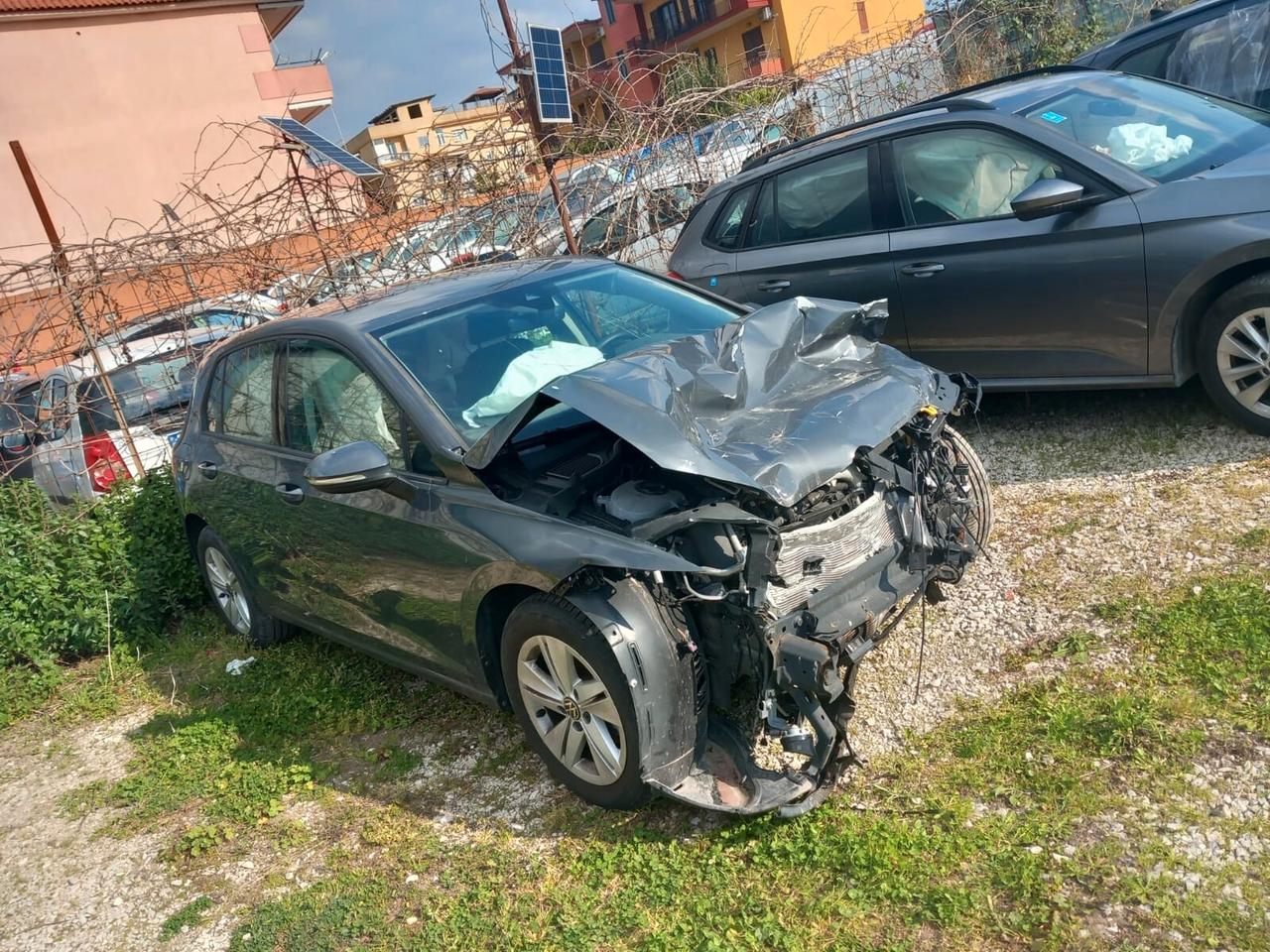 Volkswagen Golf 2.0 TDI 115 CV SCR Life SINISTRATA