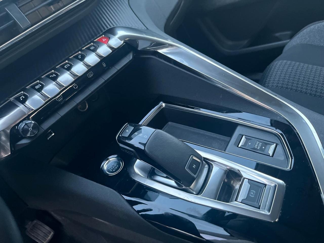 Peugeot 3008 BlueHDi 130 S&S EAT8 Active Pack