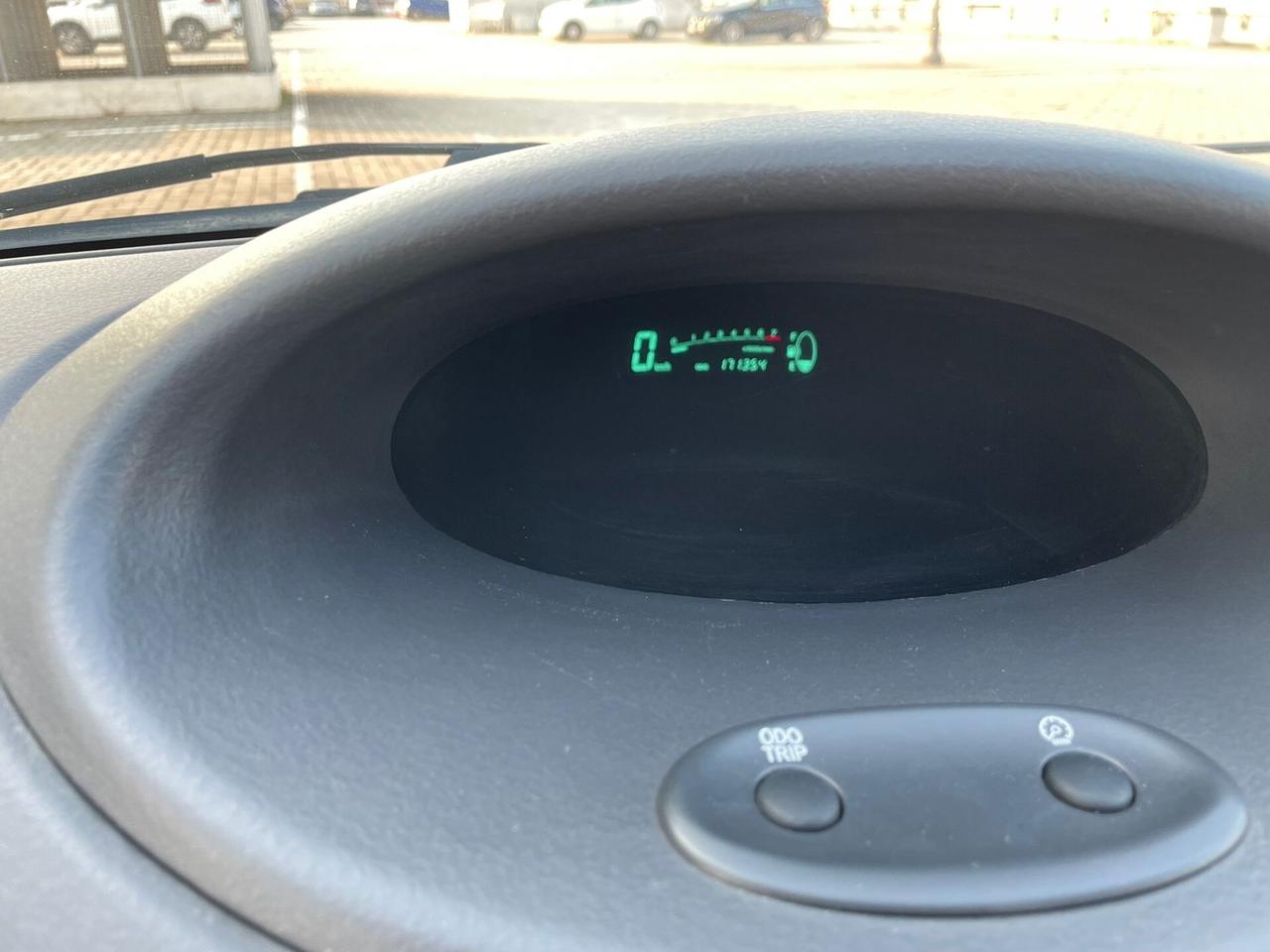 Toyota Yaris 1.0i 16V cat 5 porte Sol