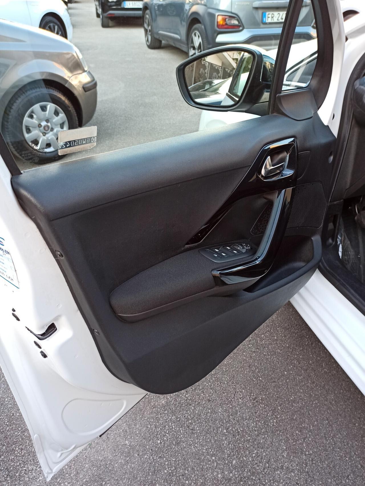 Peugeot 208 1.6 BlueHDi 75 cv 5 porte Allure