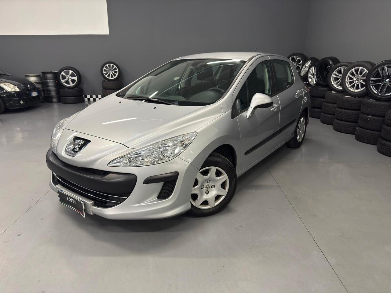 Peugeot 308 1.4 VTi 98CV 5p. Premium
