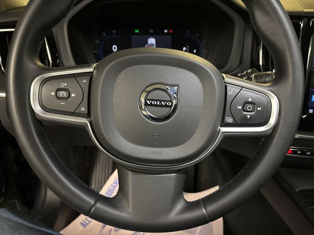 Volvo XC60 2.0 B4 Momentum Pro AWD Auto