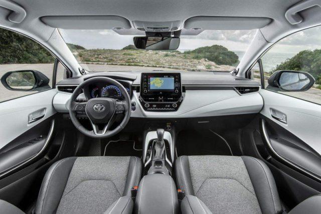 TOYOTA Corolla GR SPORT 2.0 Hybrid Touring Sports (2018-->)