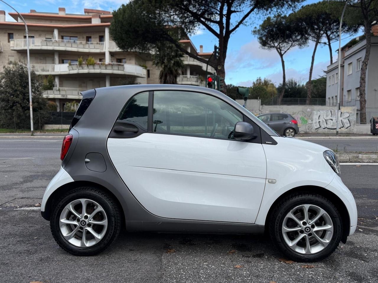 Smart ForTwo 1.0 71cv Coupe Clima cambio Auto Full led tetto panoramico
