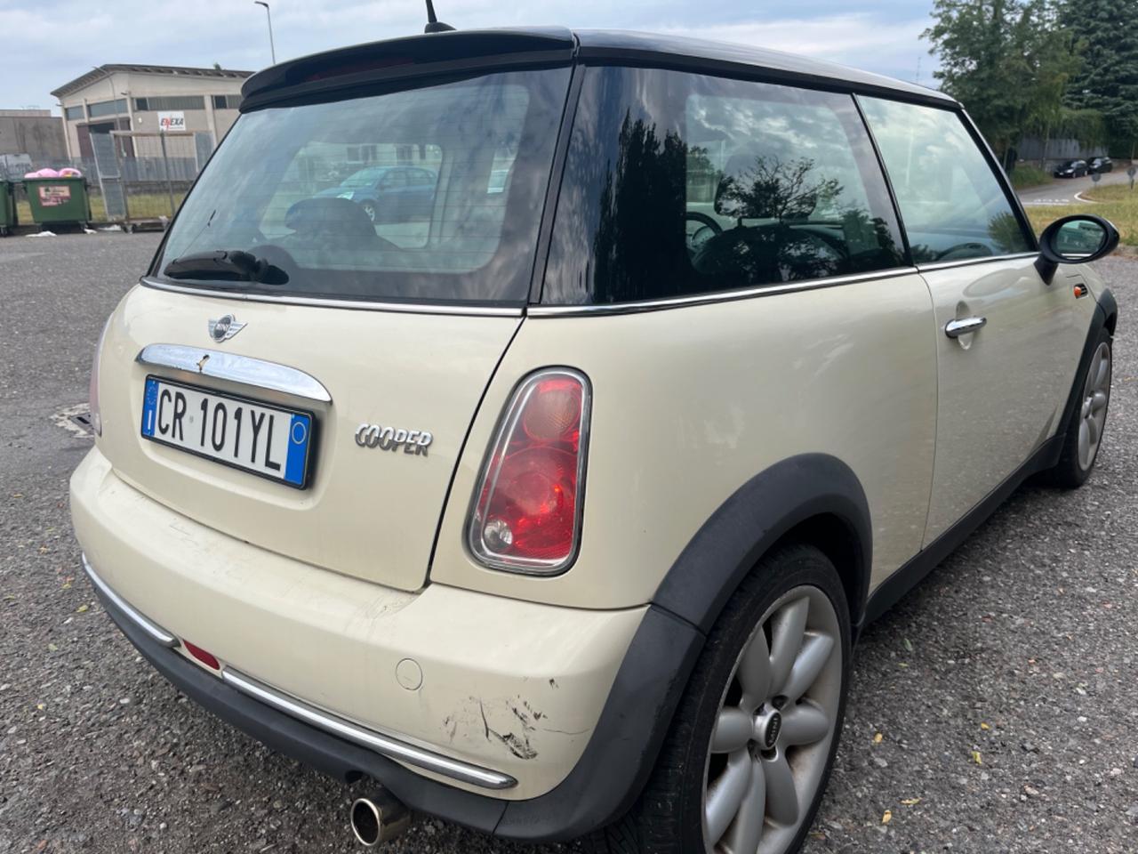 Mini Mini 1.6 16V Cooper 2004 mangia acqua