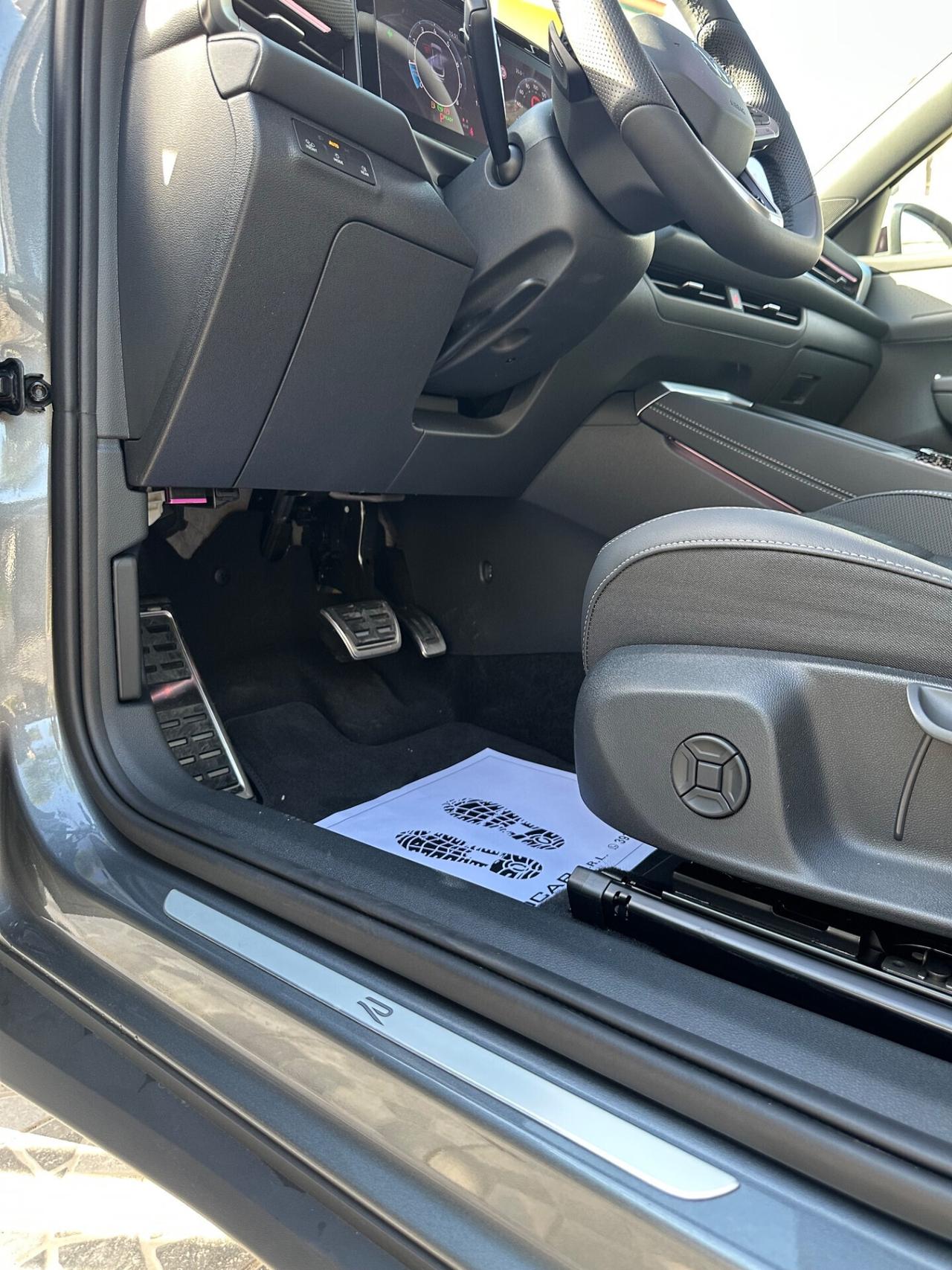 Volkswagen T-Roc 1.5 eTSI ACT 150 CV DSG R-Line