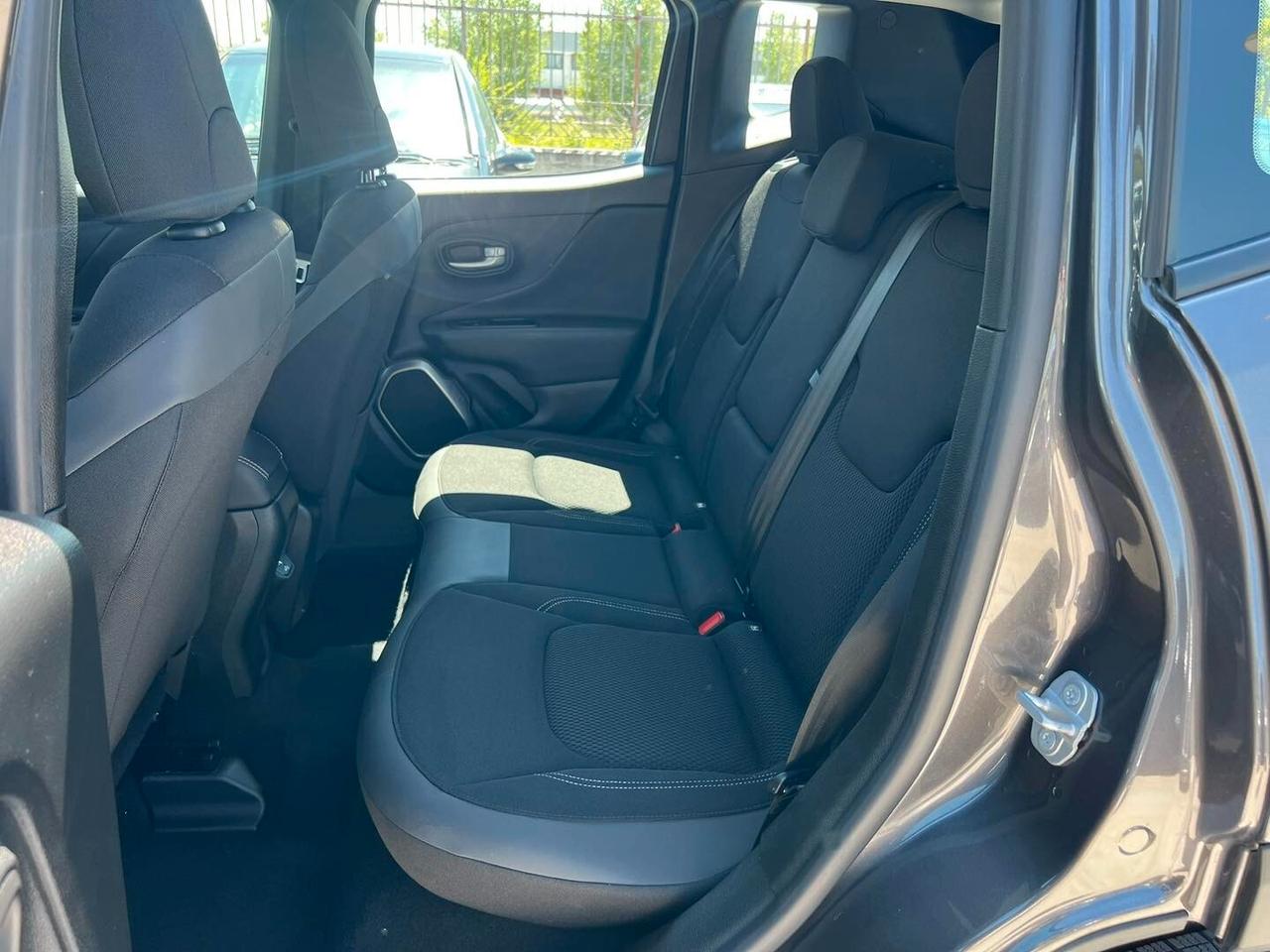 Jeep Renegade 1.3 T4 DDCT Limited -FULL OPT-