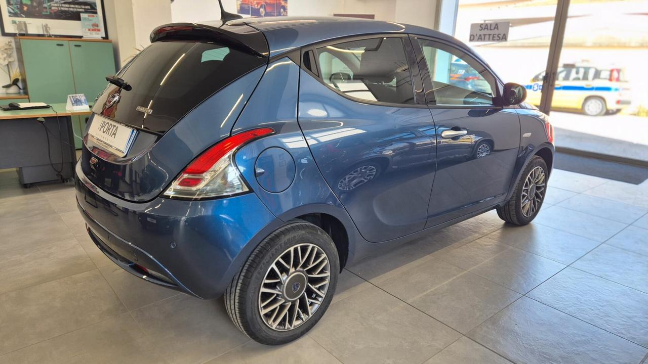 Lancia Ypsilon 1.0 FireFly 5 porte S&S Hybrid Ecochic Gold