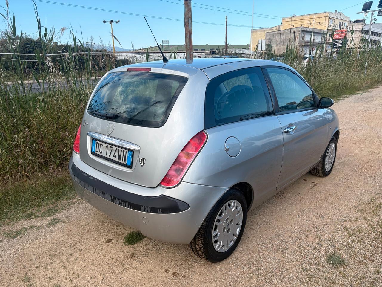 LANCIA YPSILON 1.2 BENZINA 166.000 KM ADATTA NEOPATENTATI