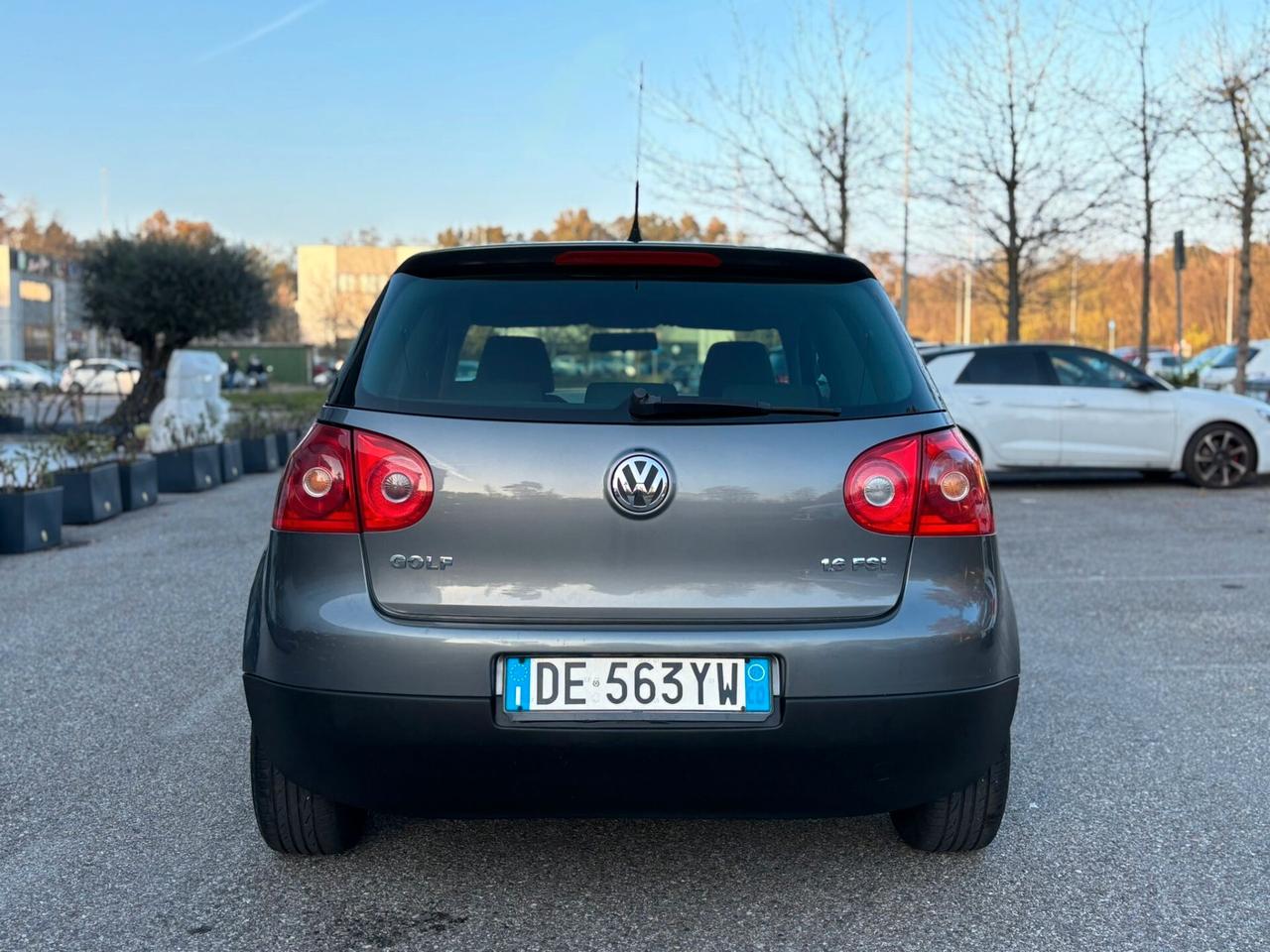 Volkswagen Golf 1.6 16V FSI 3p. *CAMBIO AUTOMATICO*