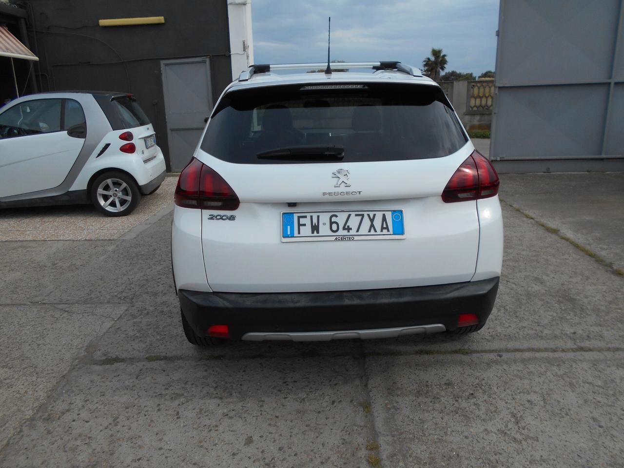 Peugeot 2008 BlueHDi 100 S&S Black Matt